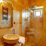 Ceran Stone House Hotel *