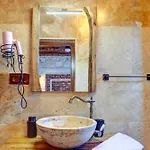 Ceran Stone House Hotel *