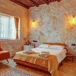 Ceran Stone House *