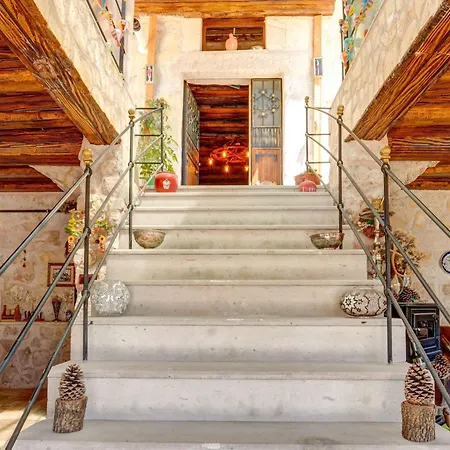 Hotel Ceran Stone House *