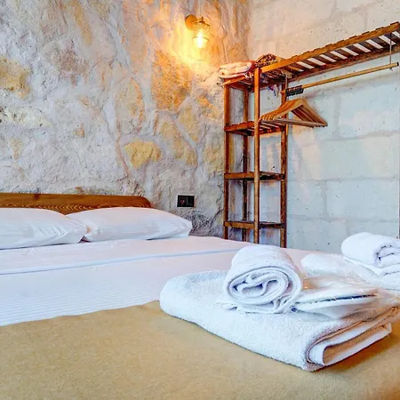 Ceran Stone House Hotel *
