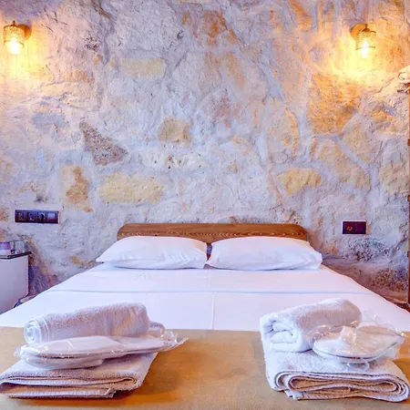 Ceran Stone House Hotel *
