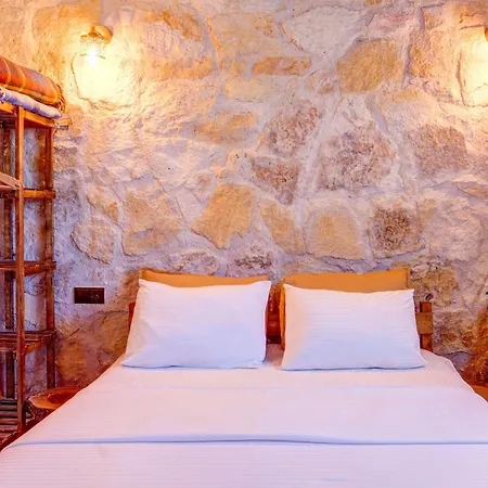 Ceran Stone House *