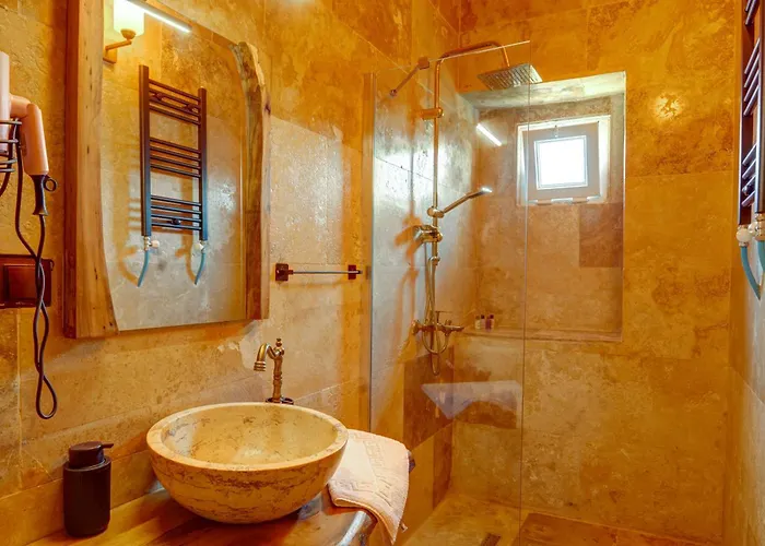 Ceran Stone House Hotel *